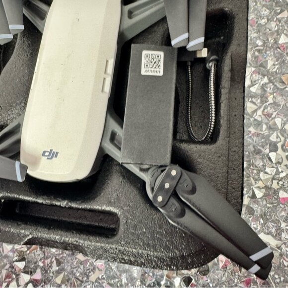 DJI spark drone case charging cable in box - Picture 9 of 14